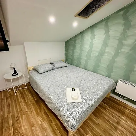 Cozy Attic In The Center 아파트