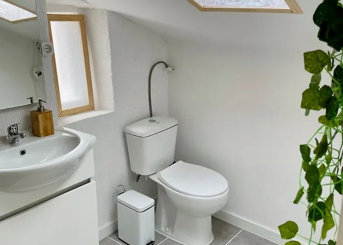 Апартаменты Cozy Attic In The Center *