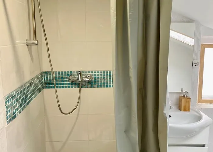 Апартаменты Cozy Attic In The Center *